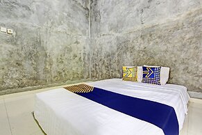 SPOT ON 93527 Agus Kostel SyariahNearWisata Agro Jollong