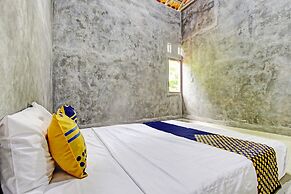 SPOT ON 93527 Agus Kostel SyariahNearWisata Agro Jollong