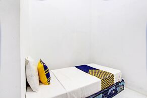 SPOT ON 93527 Agus Kostel SyariahNearWisata Agro Jollong