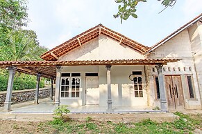 SPOT ON 93527 Agus Kostel SyariahNearWisata Agro Jollong