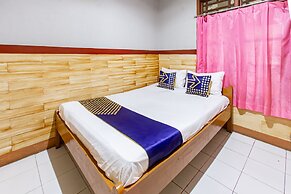 SPOT ON 93517 De Lanang Homestay Near Masjid Janapria