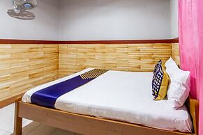 SPOT ON 93517 De Lanang Homestay Near Masjid Janapria