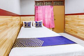 SPOT ON 93517 De Lanang Homestay Near Masjid Janapria