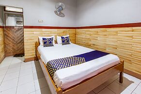 SPOT ON 93517 De Lanang Homestay Near Masjid Janapria