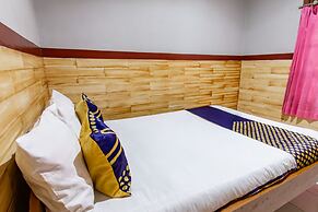 SPOT ON 93517 De Lanang Homestay Near Masjid Janapria