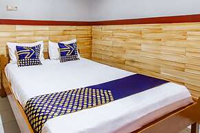 SPOT ON 93517 De Lanang Homestay Near Masjid Janapria