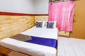 SPOT ON 93517 De Lanang Homestay Near Masjid Janapria