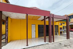 OYO 93521 Wisma Flamboyan NearTaman Makam Pahlawan