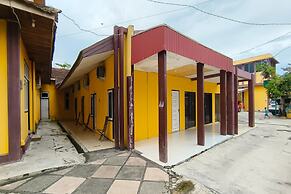 OYO 93521 Wisma Flamboyan NearTaman Makam Pahlawan