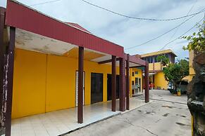 OYO 93521 Wisma Flamboyan NearTaman Makam Pahlawan