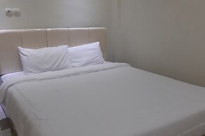 OYO 93521 Wisma Flamboyan NearTaman Makam Pahlawan