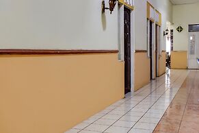 OYO 93521 Wisma Flamboyan NearTaman Makam Pahlawan