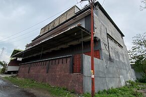 OYO 93532 Kost Nian Syariah Near SPBU Pertamina 74.91657 Mattirotasi S