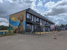 Riverside Motel & Suites