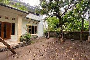 SPOT ON 93519 Kebun Manis Homestay Near Lapangan Bola Volly Batu Kumbu