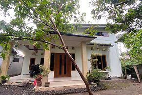 SPOT ON 93519 Kebun Manis Homestay Near Lapangan Bola Volly Batu Kumbu