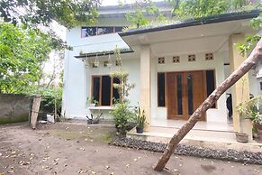 SPOT ON 93519 Kebun Manis Homestay Near Lapangan Bola Volly Batu Kumbu