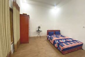 SPOT ON 93519 Kebun Manis Homestay Near Lapangan Bola Volly Batu Kumbu