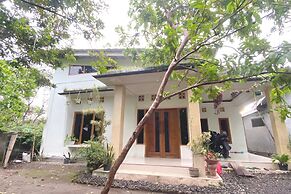 SPOT ON 93519 Kebun Manis Homestay Near Lapangan Bola Volly Batu Kumbu