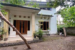 SPOT ON 93519 Kebun Manis Homestay Near Lapangan Bola Volly Batu Kumbu