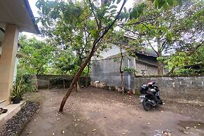 SPOT ON 93519 Kebun Manis Homestay Near Lapangan Bola Volly Batu Kumbu