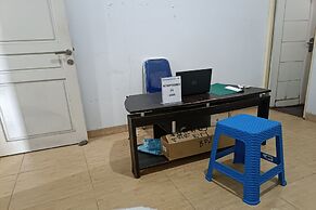 OYO 93520 Wisma Haji BunbunNearYani Heahlerr