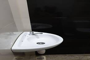 OYO 93520 Wisma Haji BunbunNearYani Heahlerr