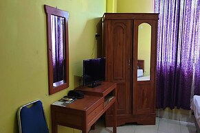 OYO 93520 Wisma Haji BunbunNearYani Heahlerr