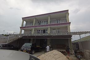 OYO 93520 Wisma Haji BunbunNearYani Heahlerr