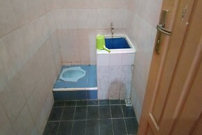 OYO 93520 Wisma Haji BunbunNearYani Heahlerr