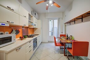 Verbena Near Center With Private Parking