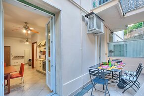 Verbena Near Center With Private Parking