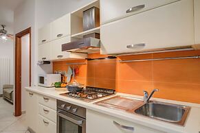 Verbena Near Center With Private Parking