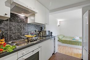 Apartment View And Pool