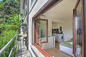 Apartment View And Pool