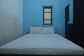 OYO 93523 Penginapan Laras PaminggirNearPesona Alam Seafood Pink Mira