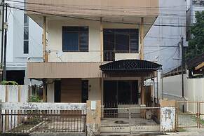 OYO 93523 Penginapan Laras PaminggirNearPesona Alam Seafood Pink Mira