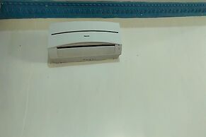 OYO 93523 Penginapan Laras PaminggirNearPesona Alam Seafood Pink Mira