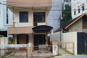 OYO 93523 Penginapan Laras PaminggirNearPesona Alam Seafood Pink Mira