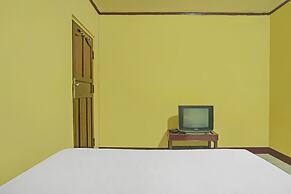 OYO 93523 Penginapan Laras PaminggirNearPesona Alam Seafood Pink Mira