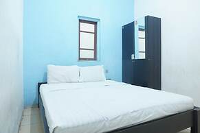 OYO 93523 Penginapan Laras PaminggirNearPesona Alam Seafood Pink Mira