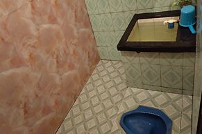 OYO 93523 Penginapan Laras PaminggirNearPesona Alam Seafood Pink Mira