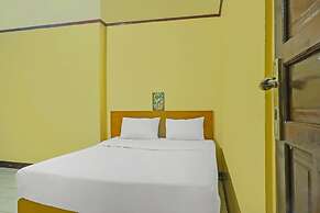 OYO 93523 Penginapan Laras PaminggirNearPesona Alam Seafood Pink Mira