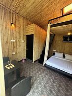 Arahnyam Pool Side Cafe & Resort