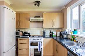 Spacious 2BD House W/private Garden - Kennington!