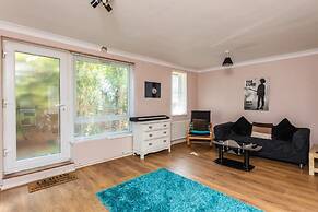 Spacious 2BD House W/private Garden - Kennington!