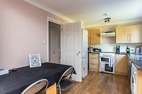 Spacious 2BD House W/private Garden - Kennington!