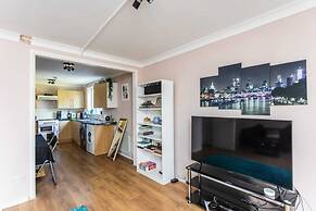 Spacious 2BD House W/private Garden - Kennington!