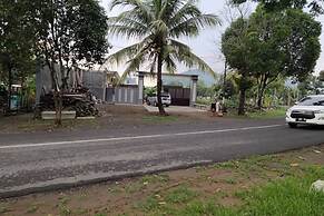 OYO Life 93525 Griya Wafira Trenggalek Syariah