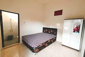 OYO Life 93525 Griya Wafira Trenggalek Syariah